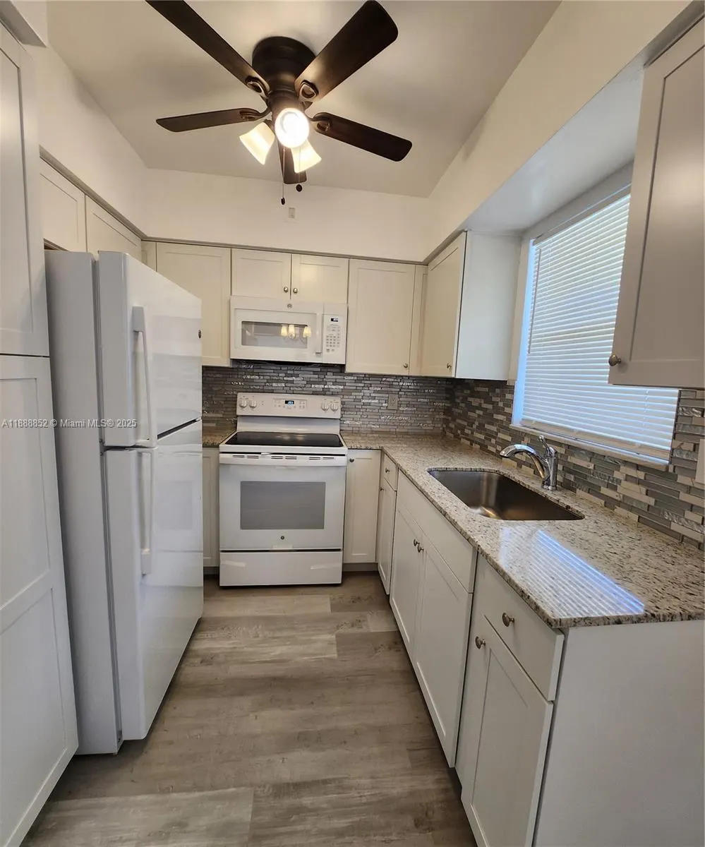 5400 Hollywood Blvd, #16