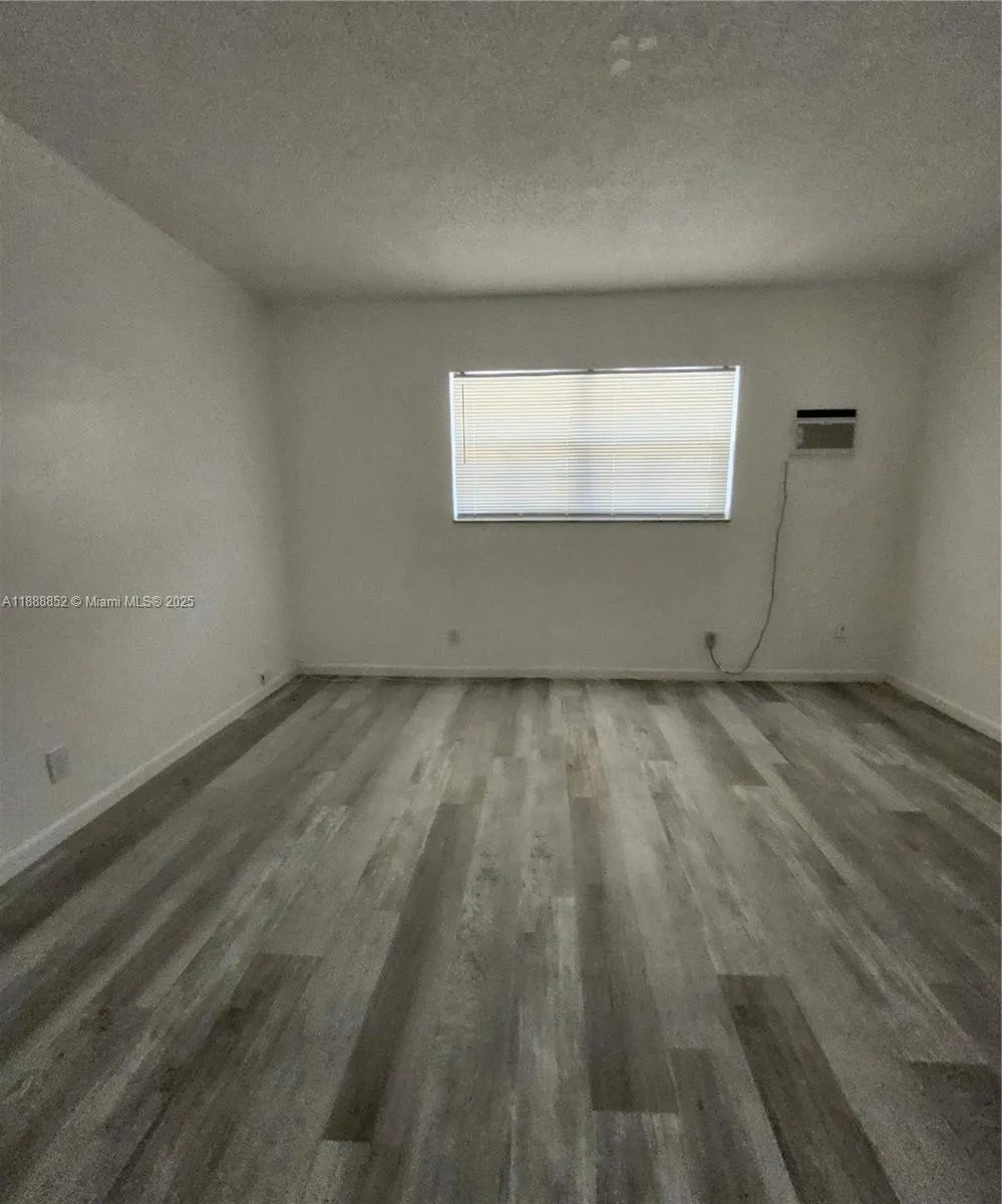 5400 Hollywood Blvd, #16