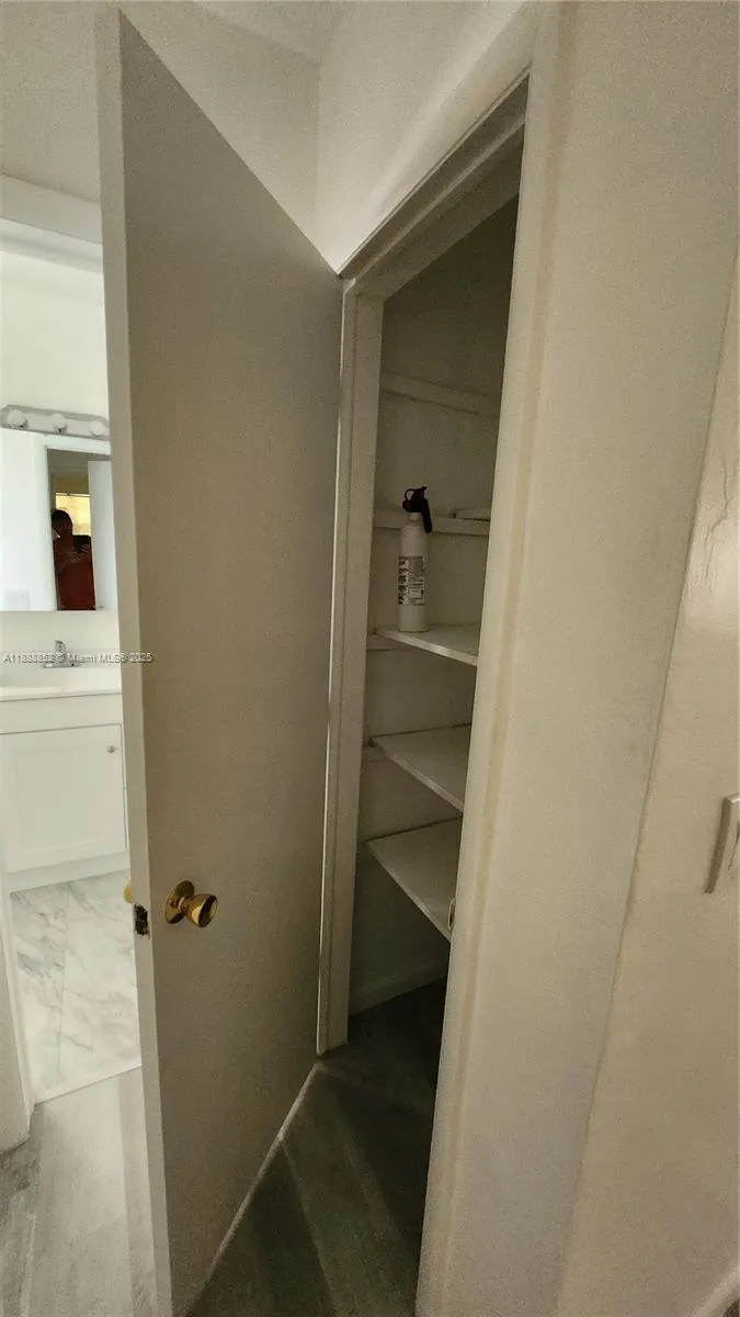 5400 Hollywood Blvd, #16