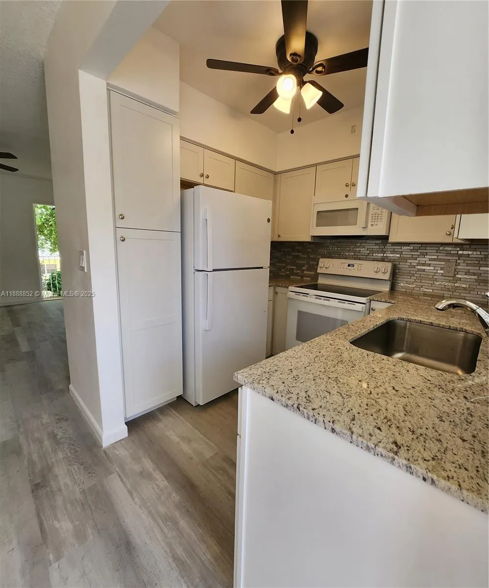 5400 Hollywood Blvd, #16