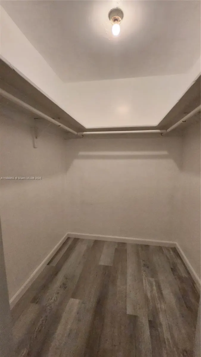 5400 Hollywood Blvd, #16