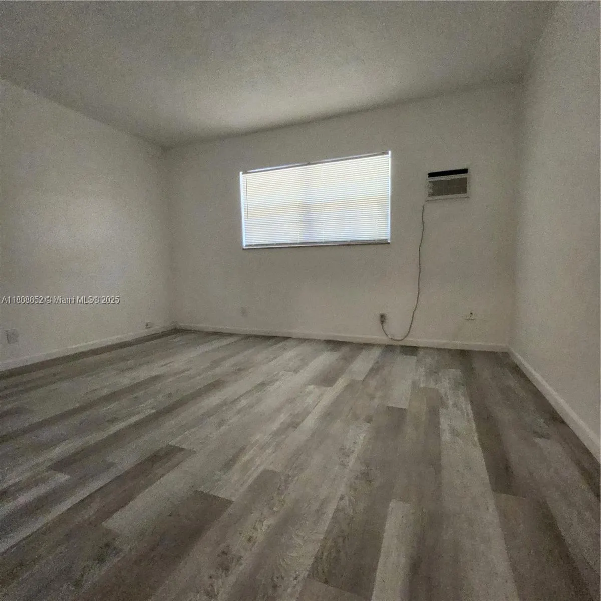 5400 Hollywood Blvd, #16