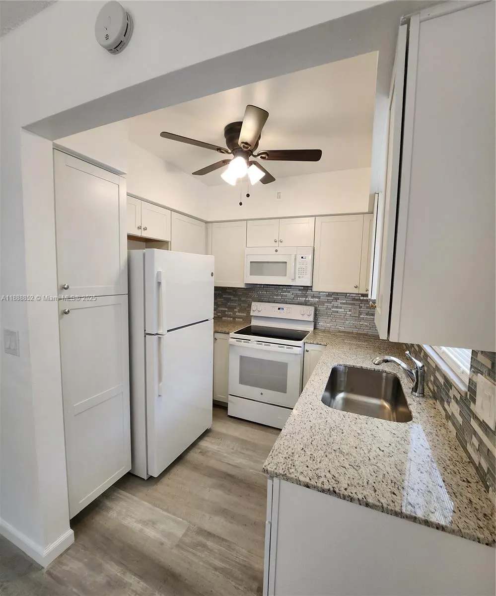 5400 Hollywood Blvd, #16