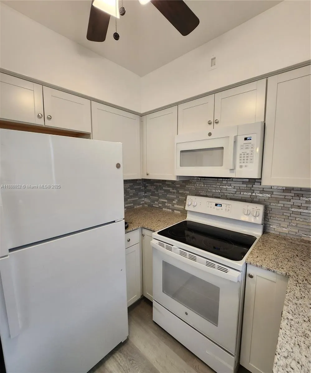 5400 Hollywood Blvd, #16