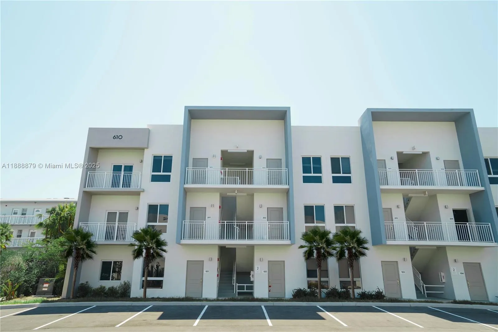 610 NE 2nd St, #305