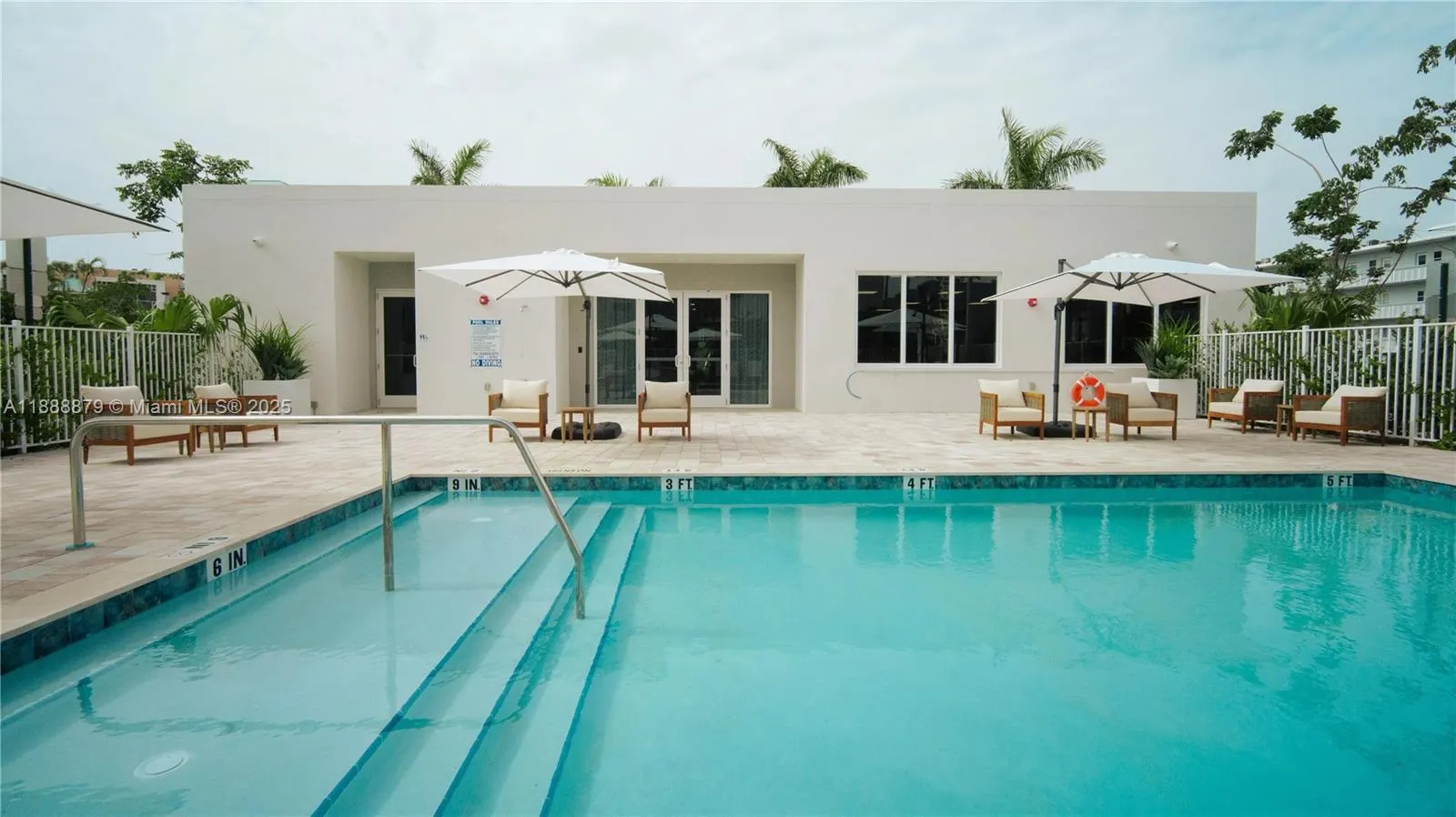 610 NE 2nd St, #305