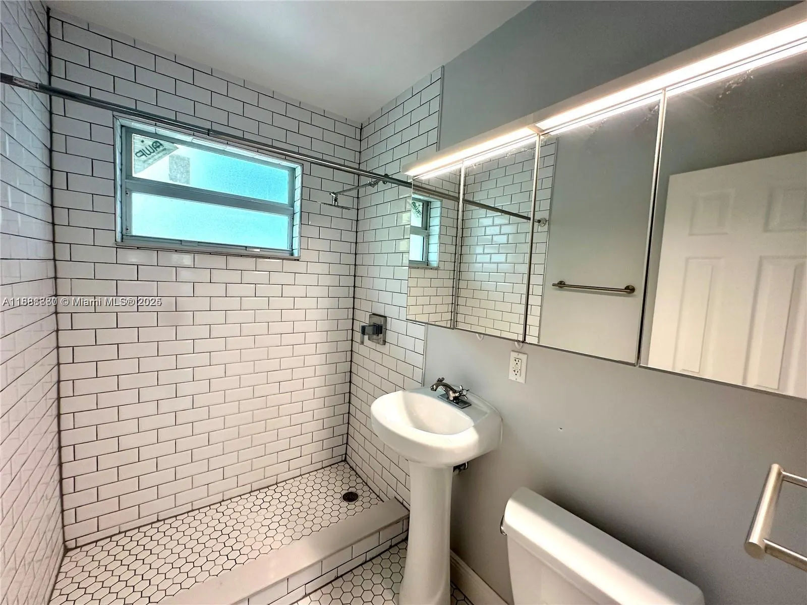1201 NE 5th Ave, #3