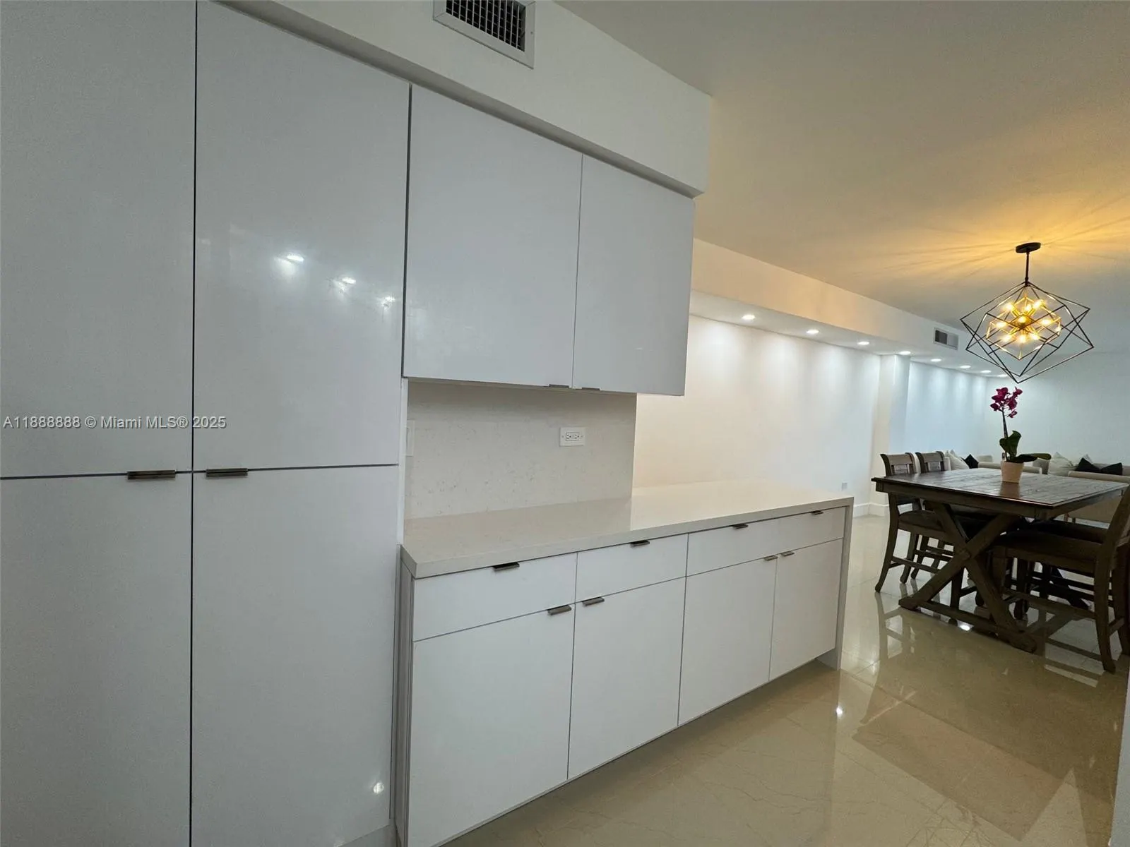 999 Brickell Bay Dr, #504