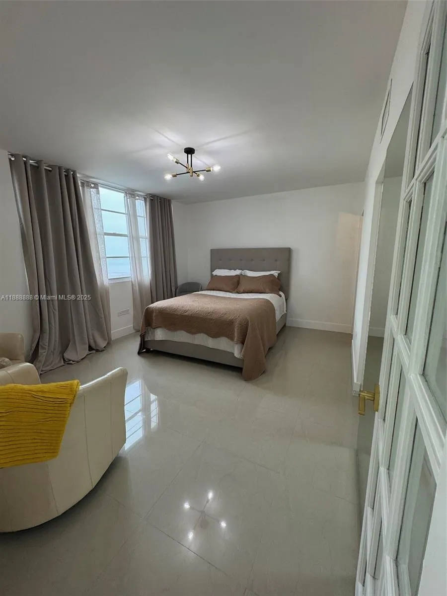 999 Brickell Bay Dr, #504