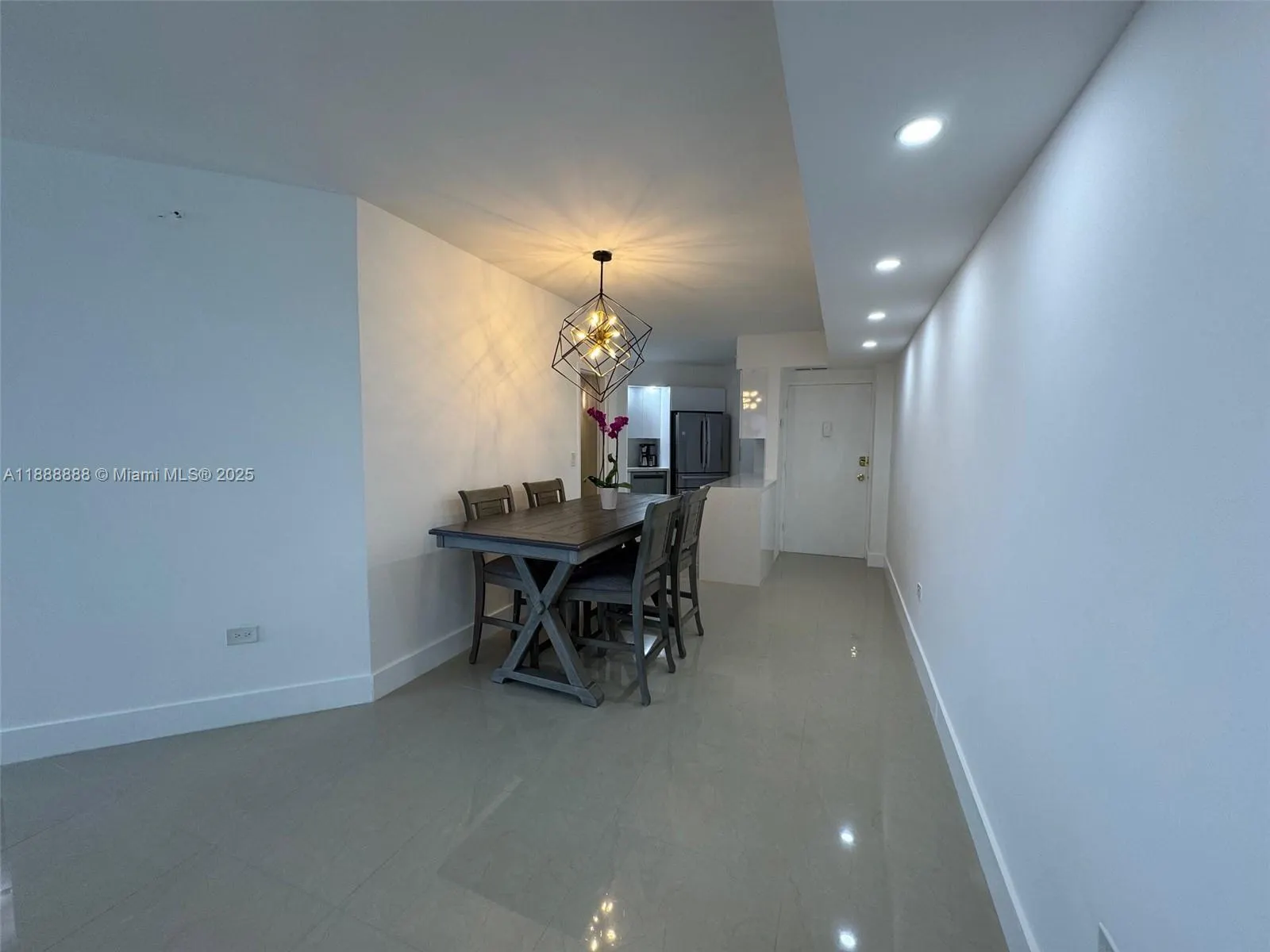 999 Brickell Bay Dr, #504