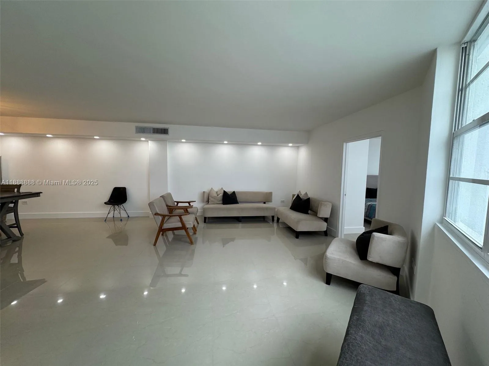 999 Brickell Bay Dr, #504