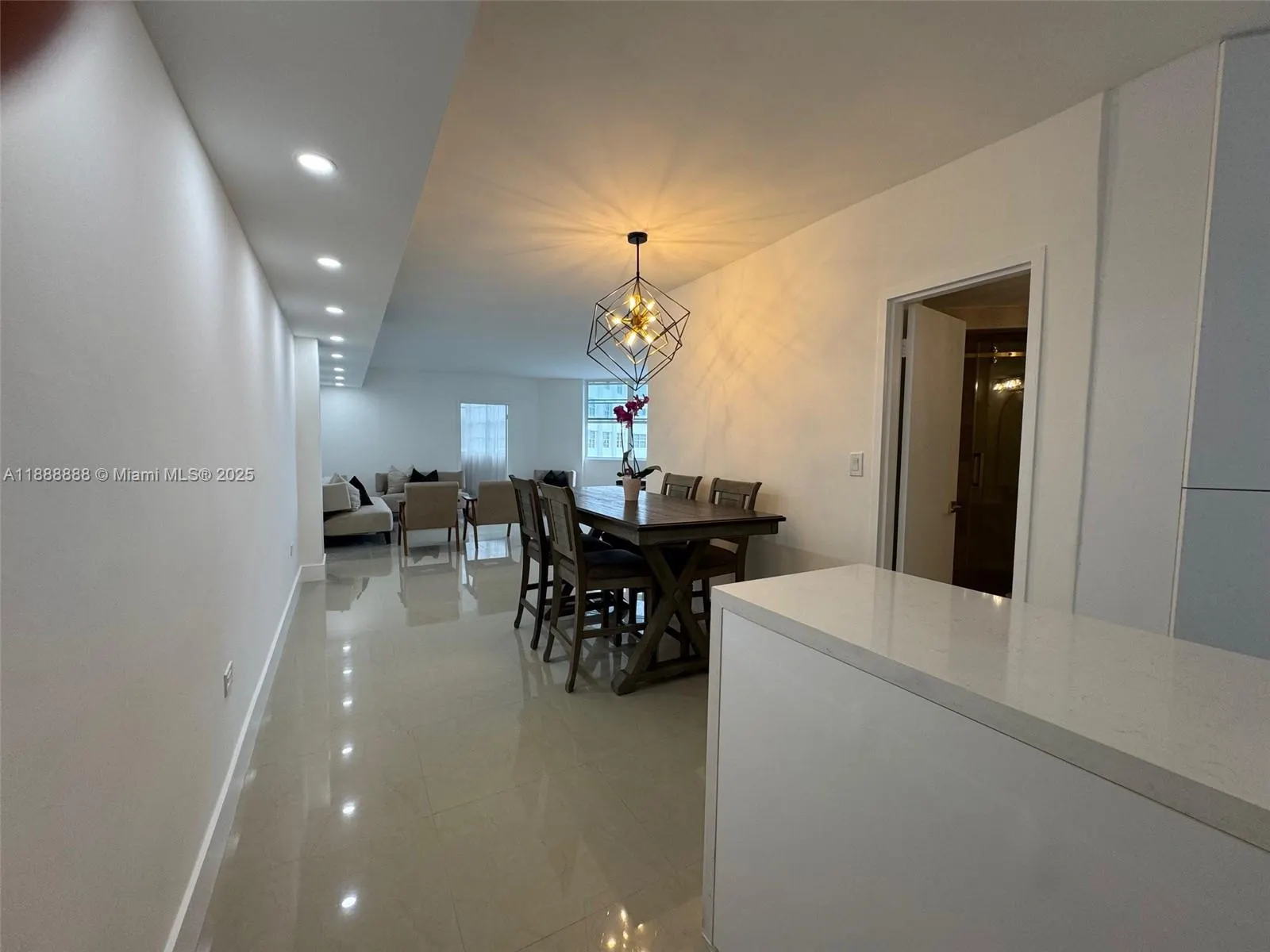 999 Brickell Bay Dr, #504