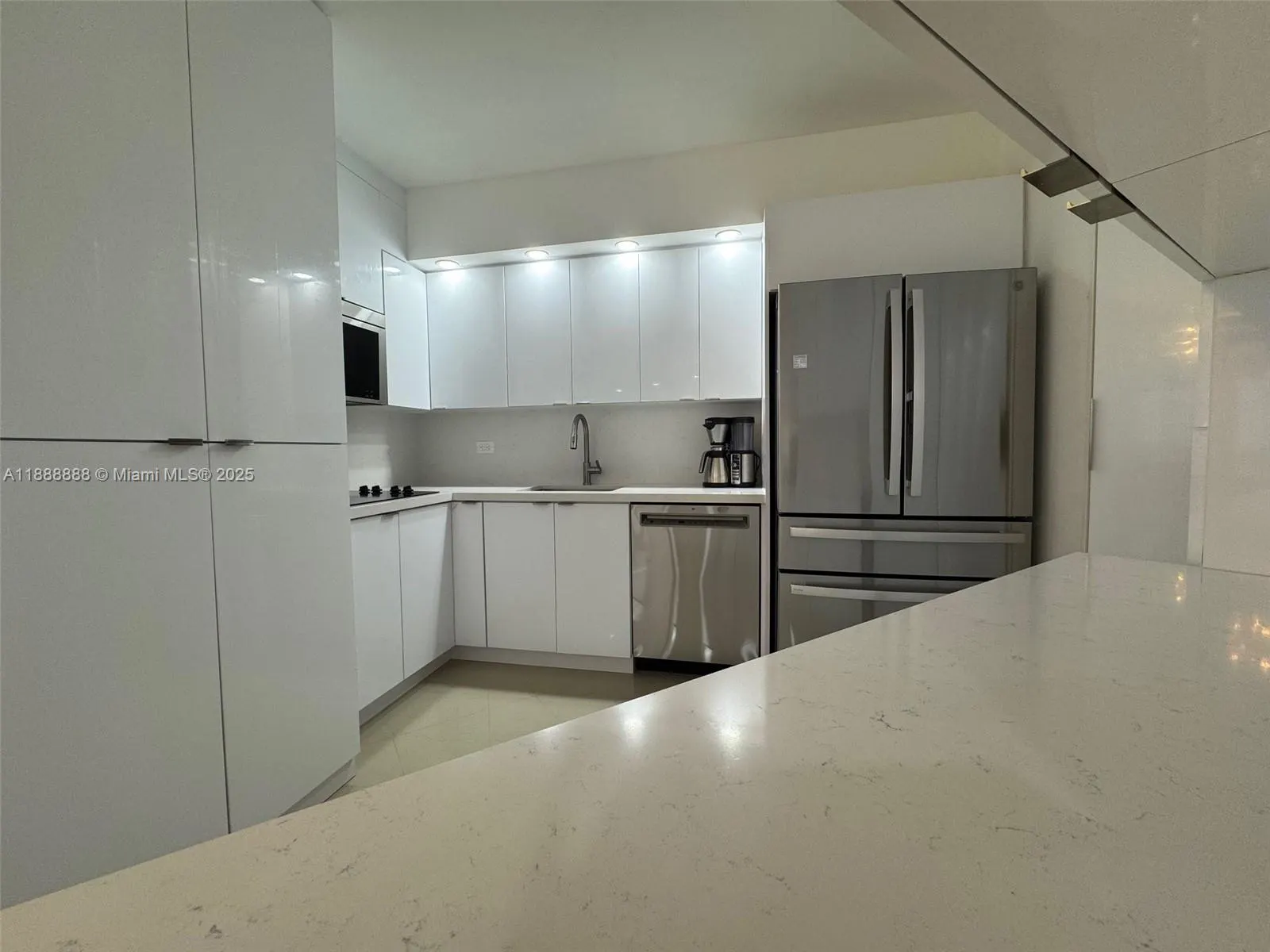 999 Brickell Bay Dr, #504