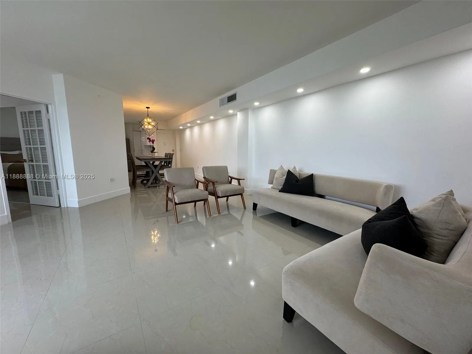 999 Brickell Bay Dr, #504