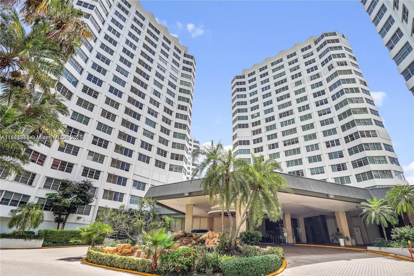 999 Brickell Bay Dr, #504