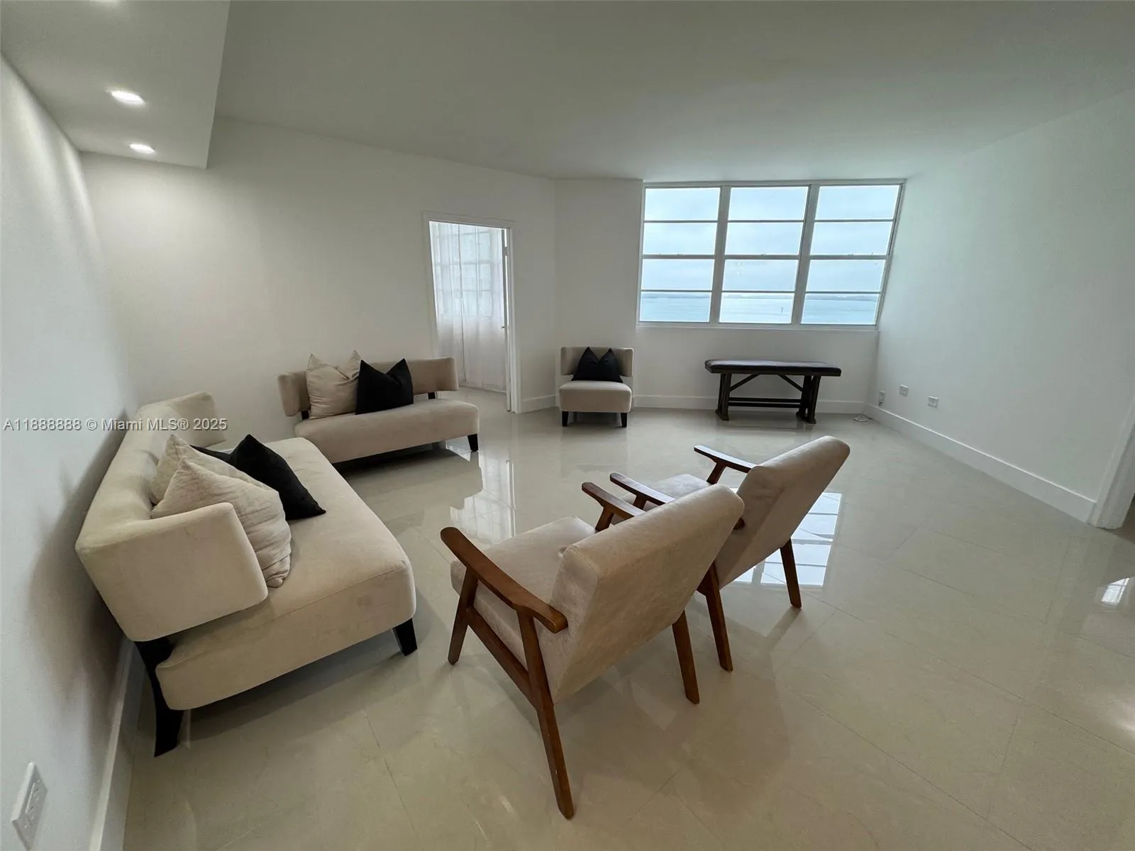 999 Brickell Bay Dr, #504