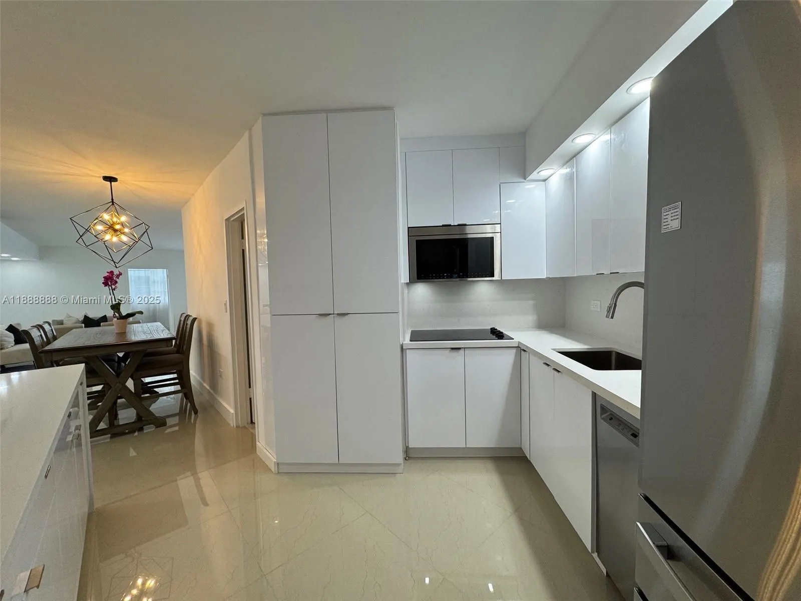 999 Brickell Bay Dr, #504