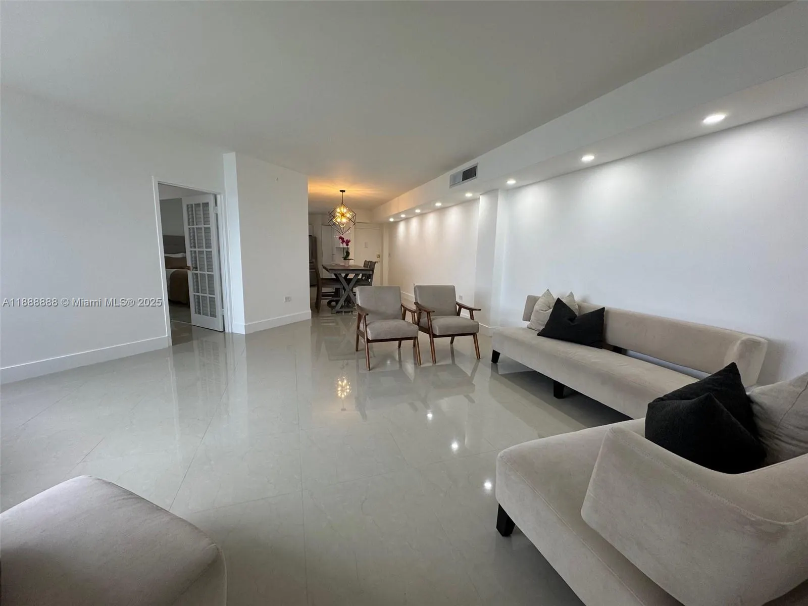 999 Brickell Bay Dr, #504