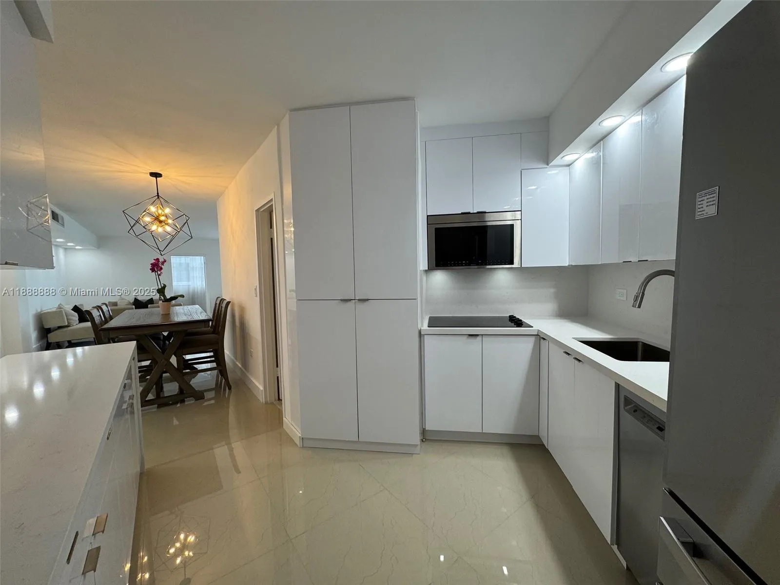 999 Brickell Bay Dr, #504