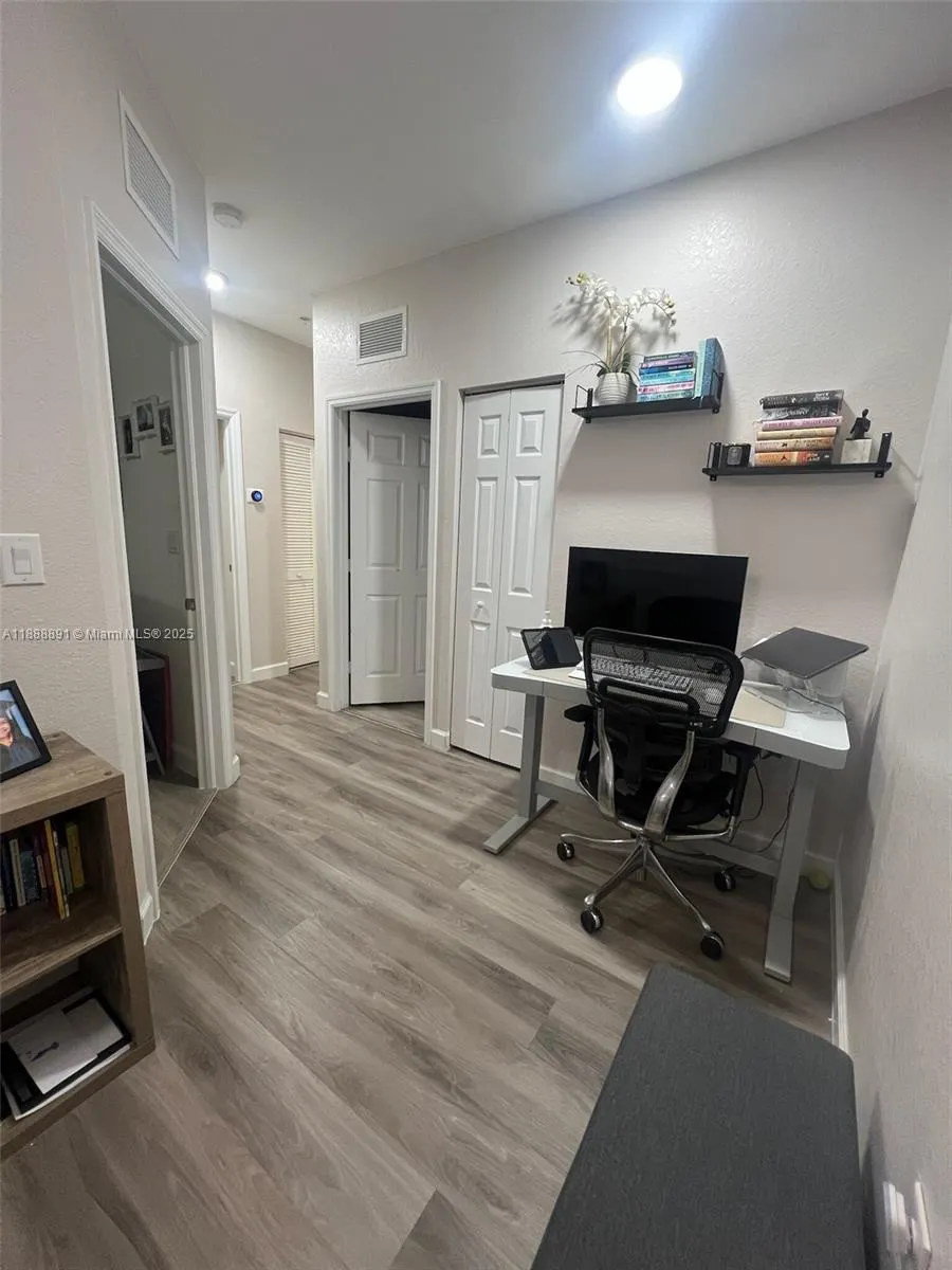 133 SE 28th Ter, #9