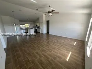 555 YEEHAW AVE