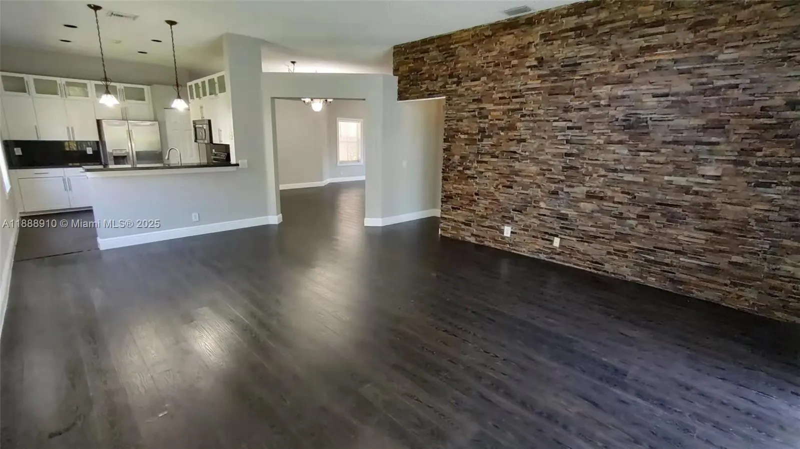 675 Maplewood Ct