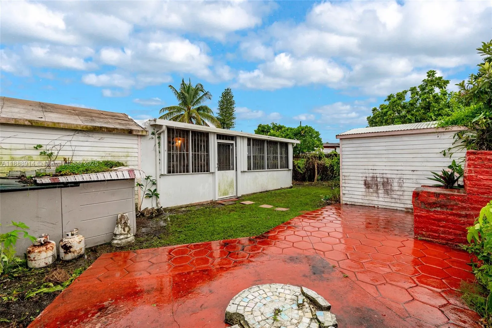 1083 NW 74th St