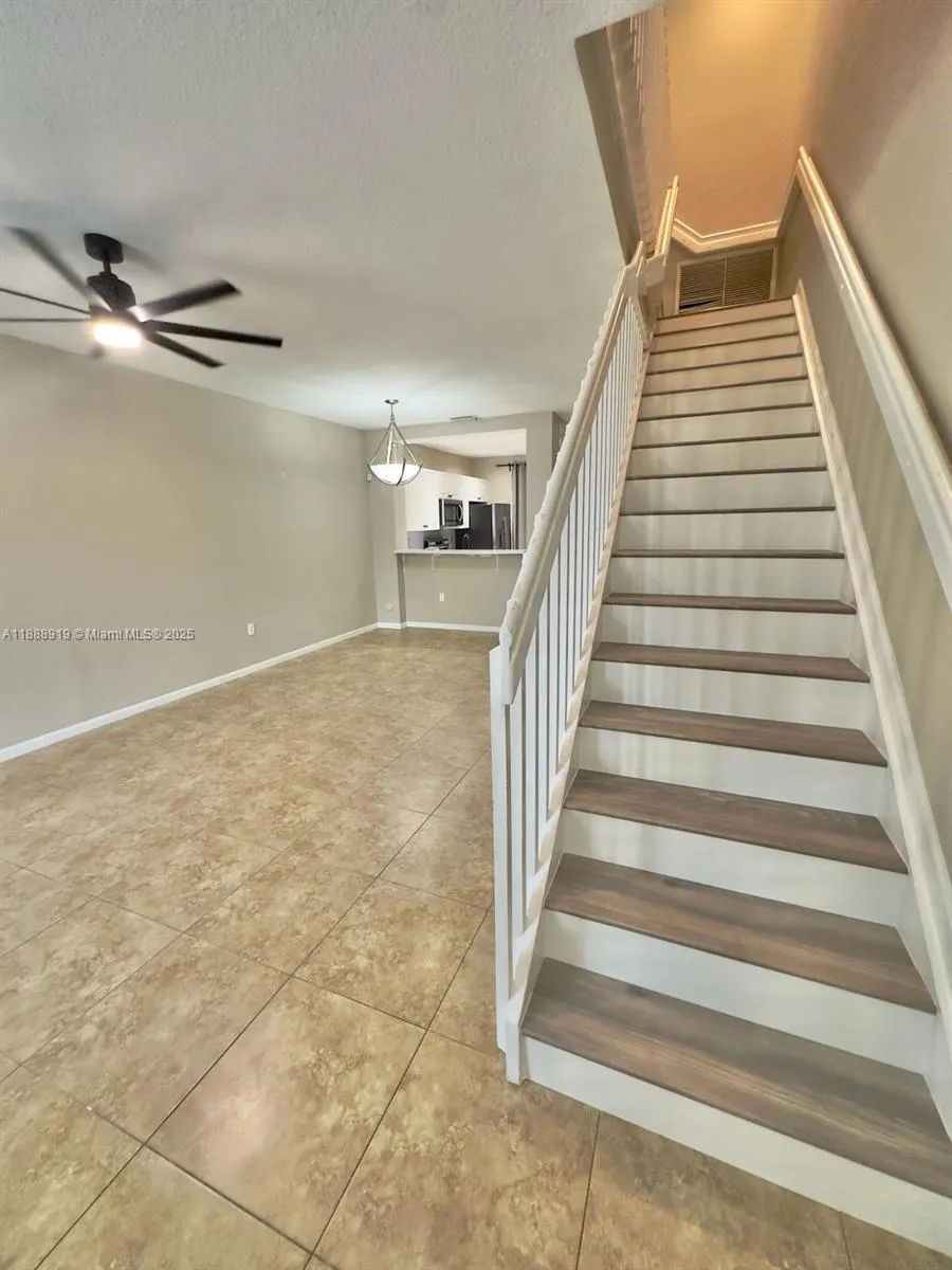 661 NW 42nd Ave