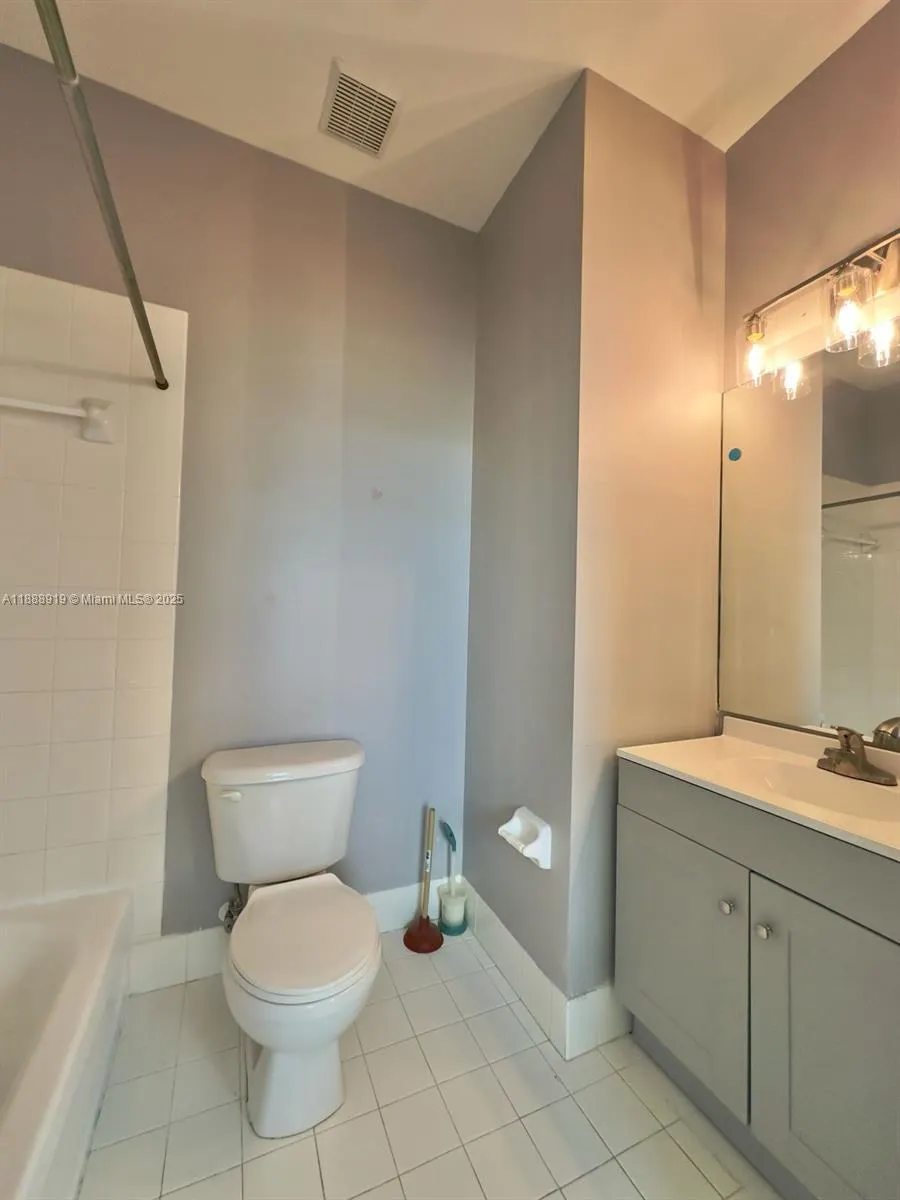 661 NW 42nd Ave