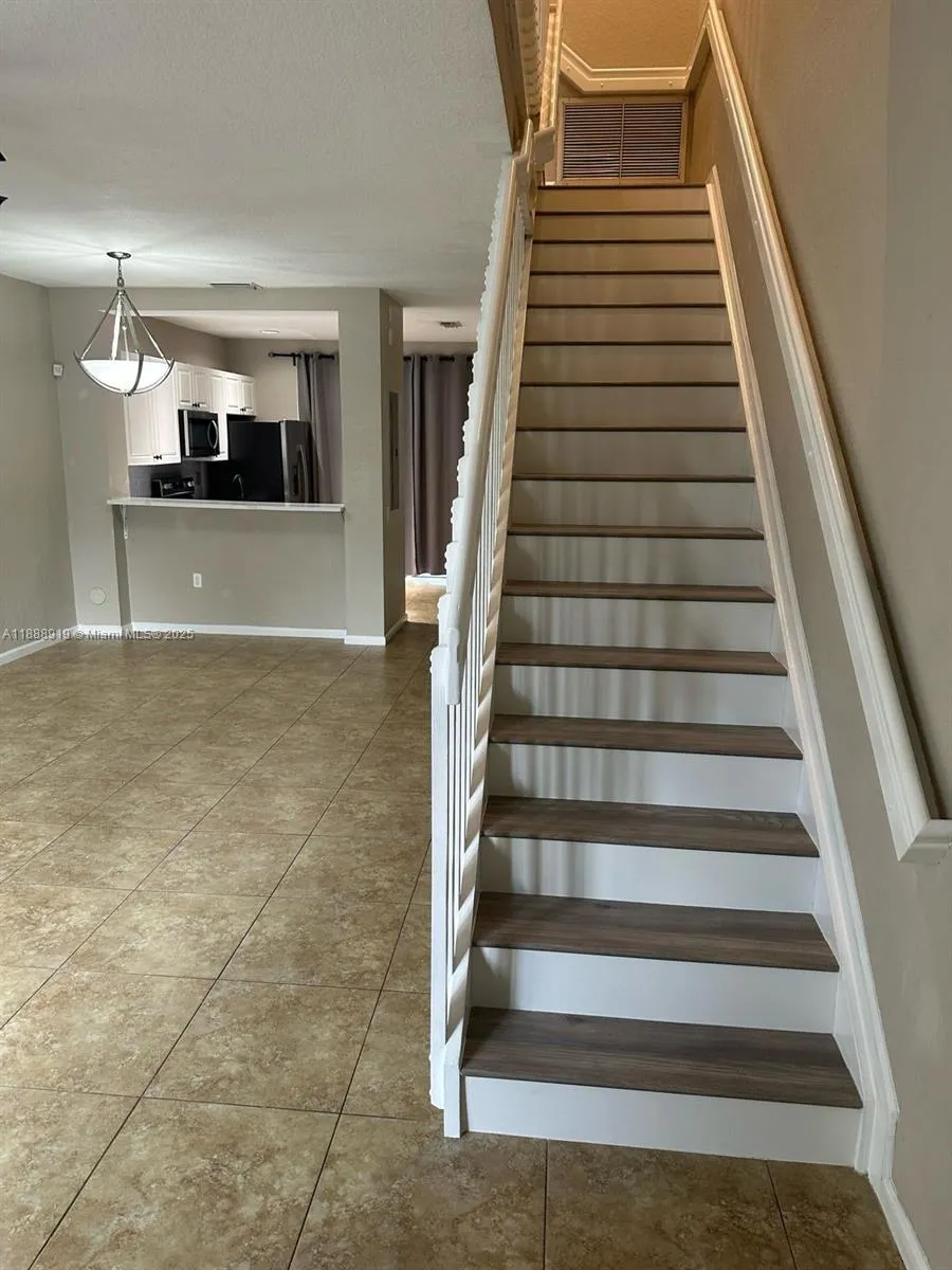 661 NW 42nd Ave