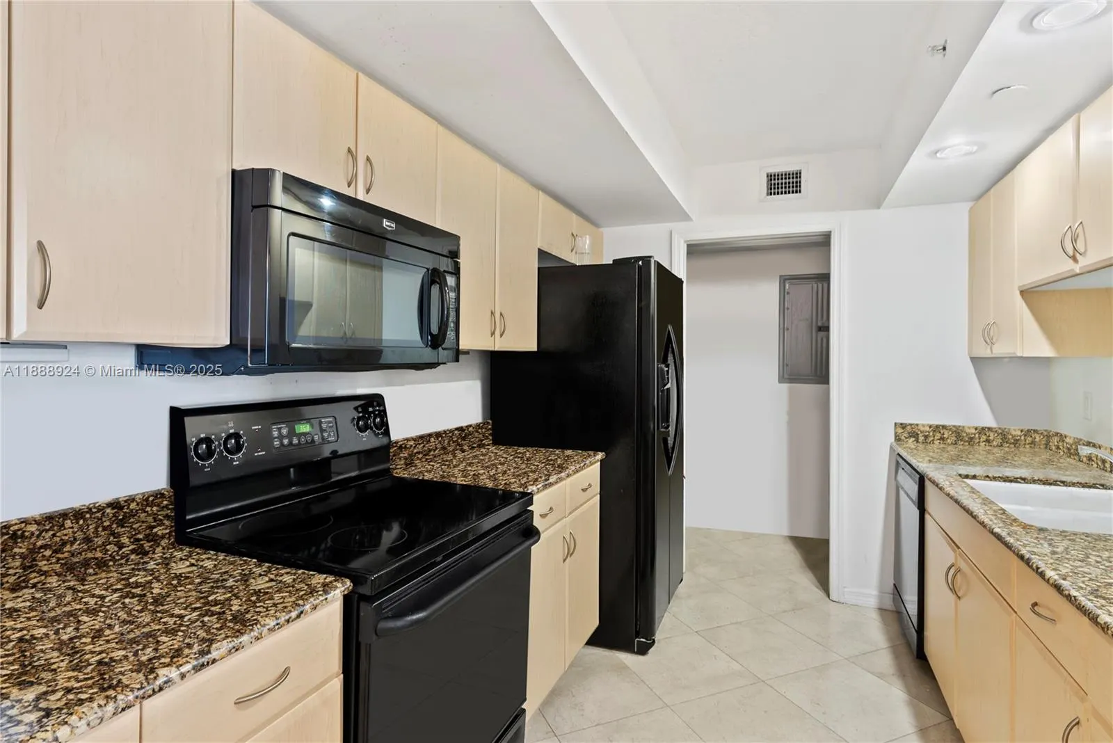 6917 Collins Ave, #1512