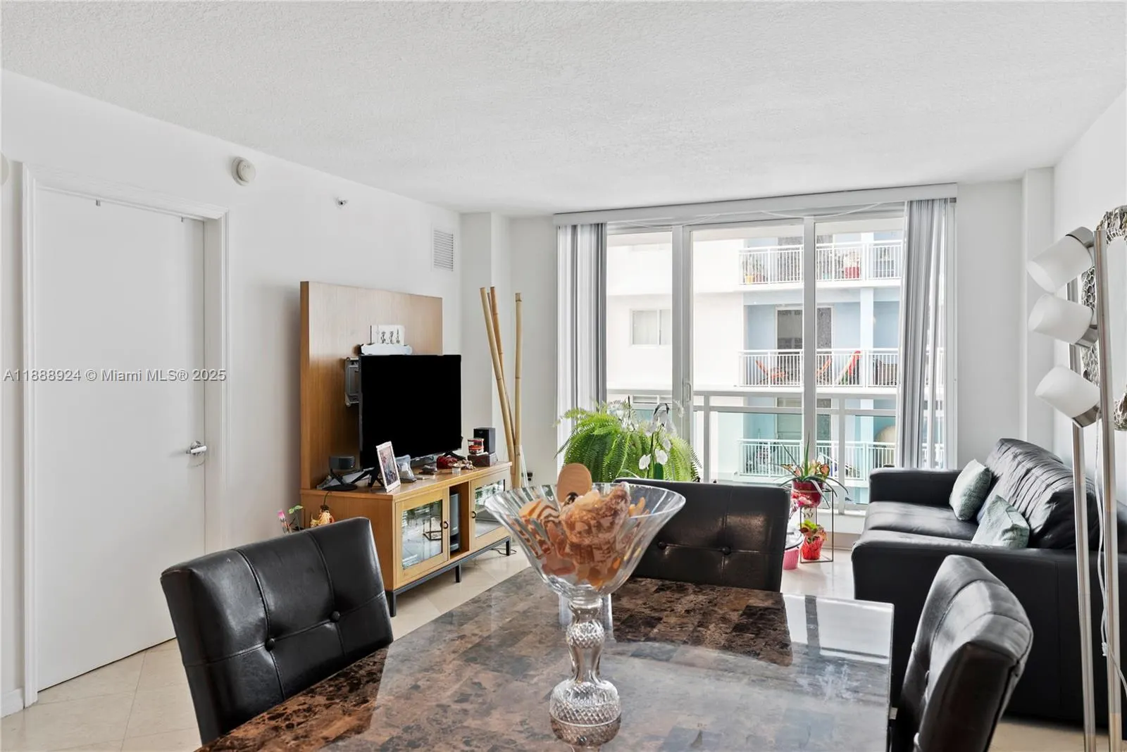 6917 Collins Ave, #1512
