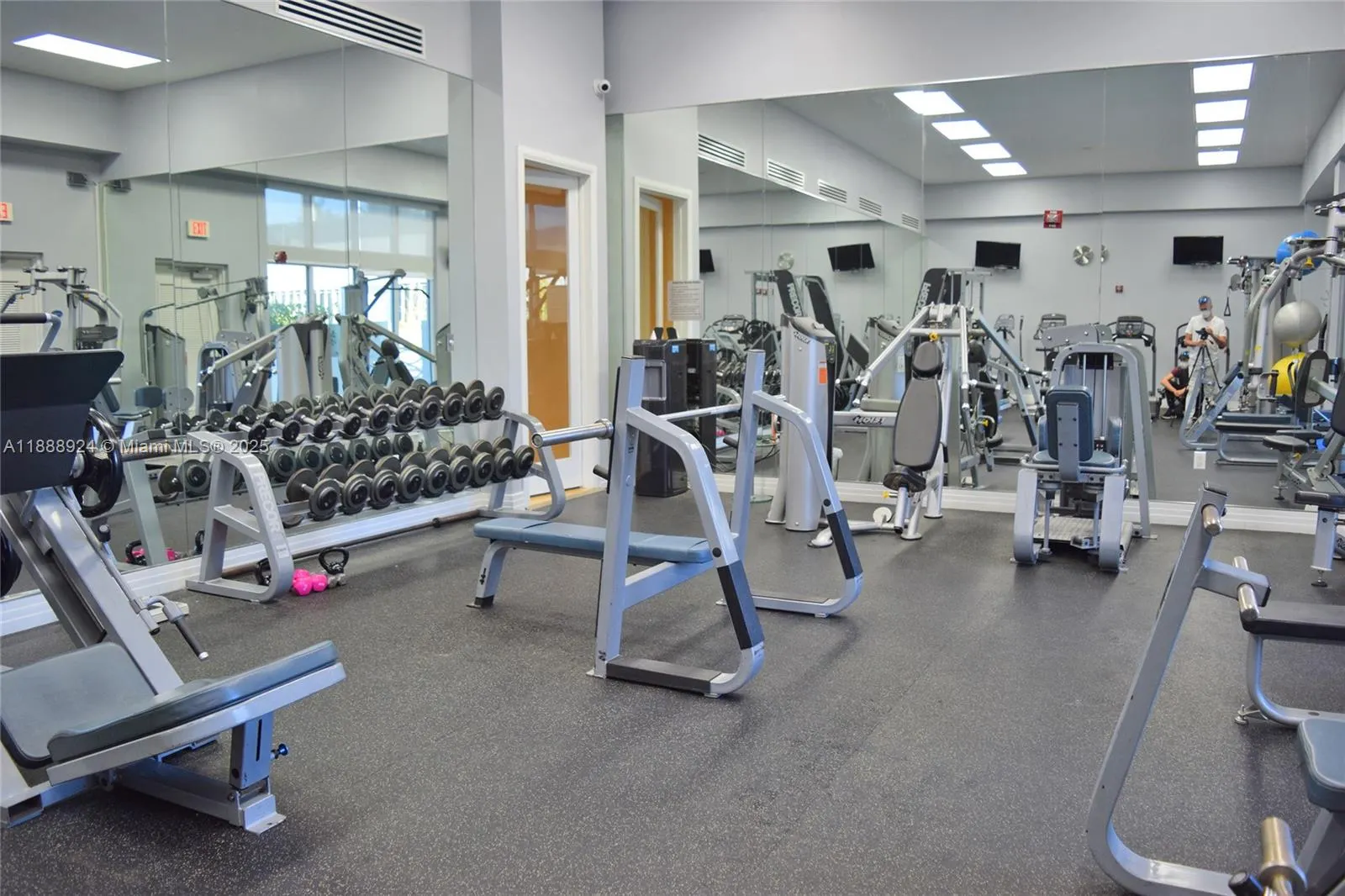 6917 Collins Ave, #1512