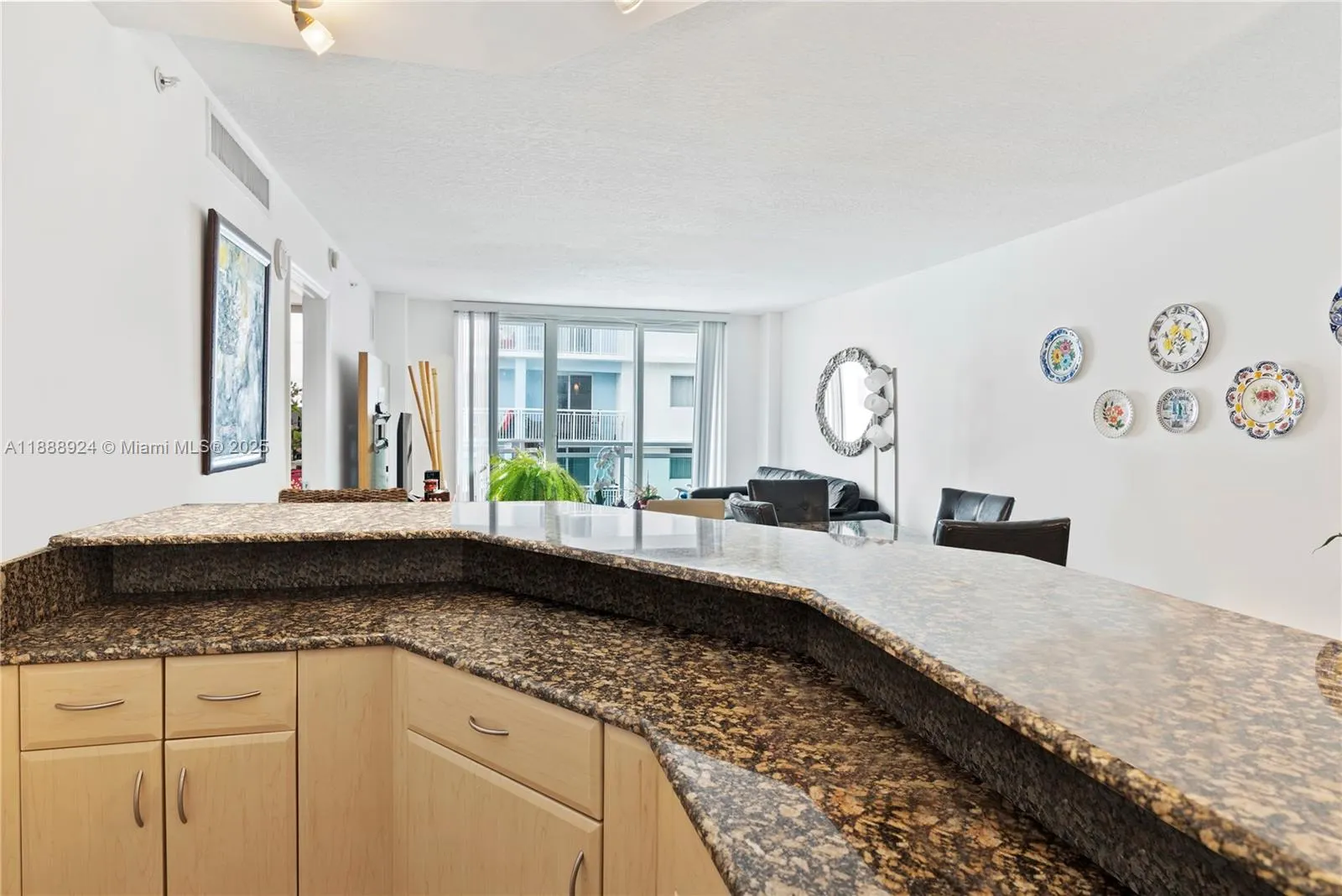 6917 Collins Ave, #1512
