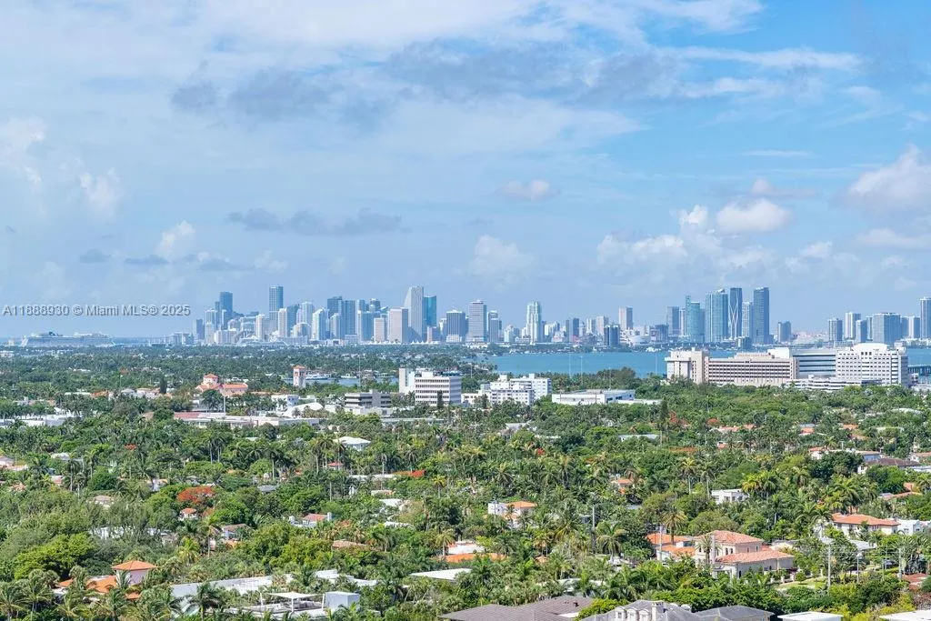 4779 Collins Ave, #2206