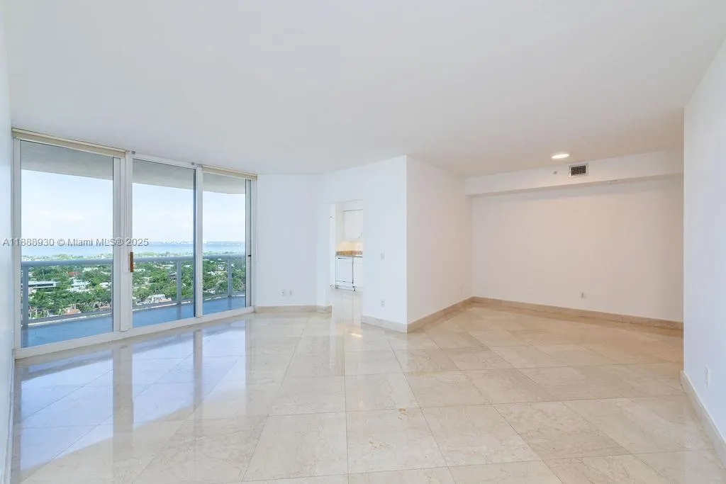4779 Collins Ave, #2206