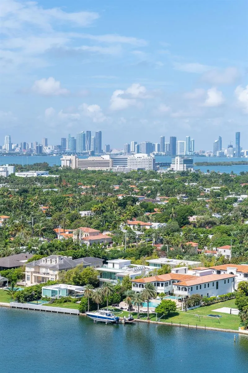 4779 Collins Ave, #2206