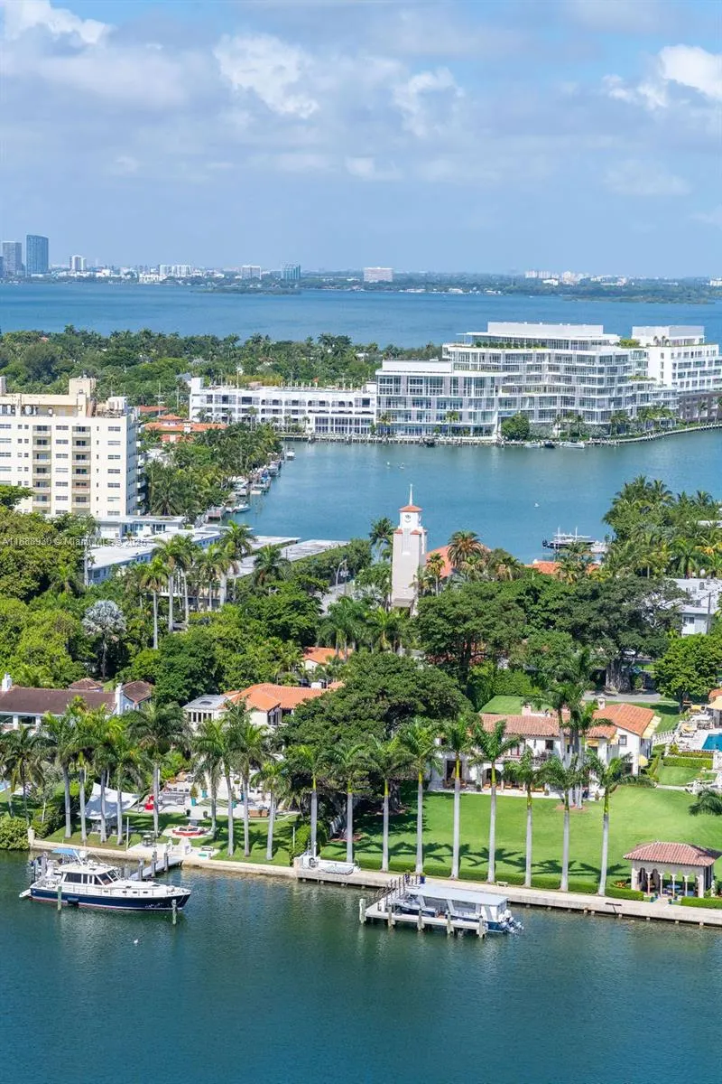 4779 Collins Ave, #2206
