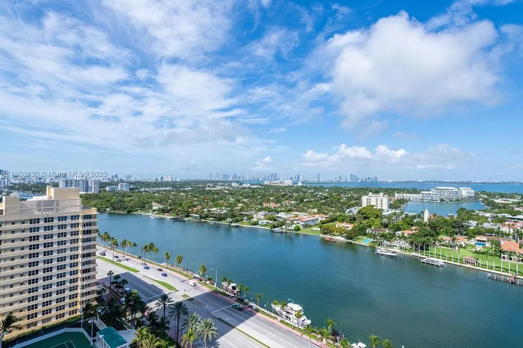 4779 Collins Ave, #2206