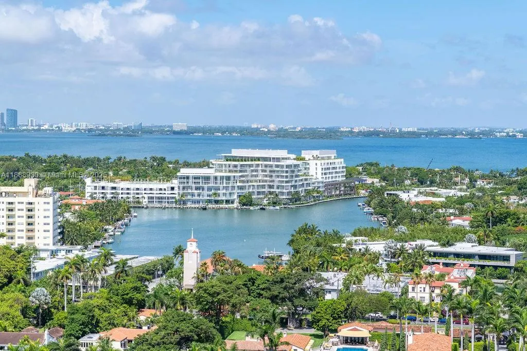 4779 Collins Ave, #2206