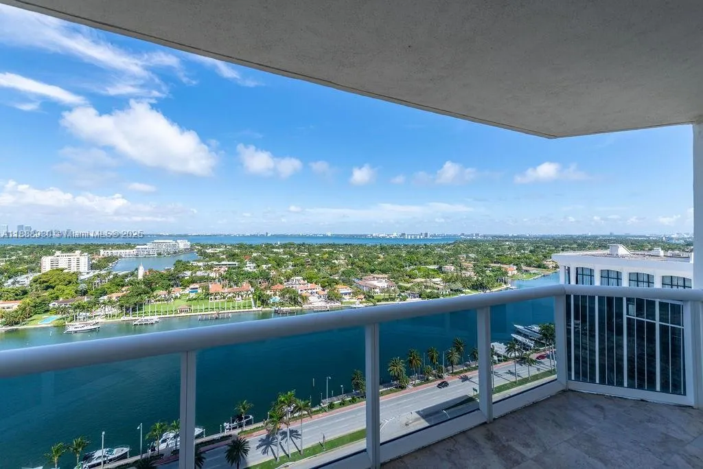 4779 Collins Ave, #2206