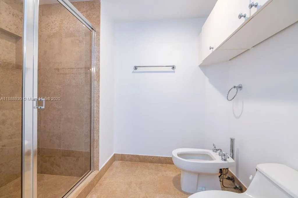 4779 Collins Ave, #2206