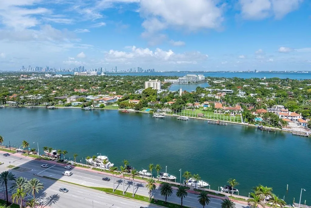 4779 Collins Ave, #2206