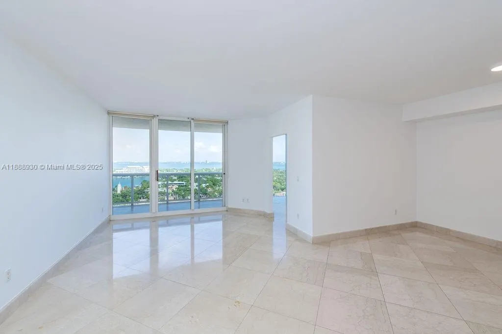 4779 Collins Ave, #2206
