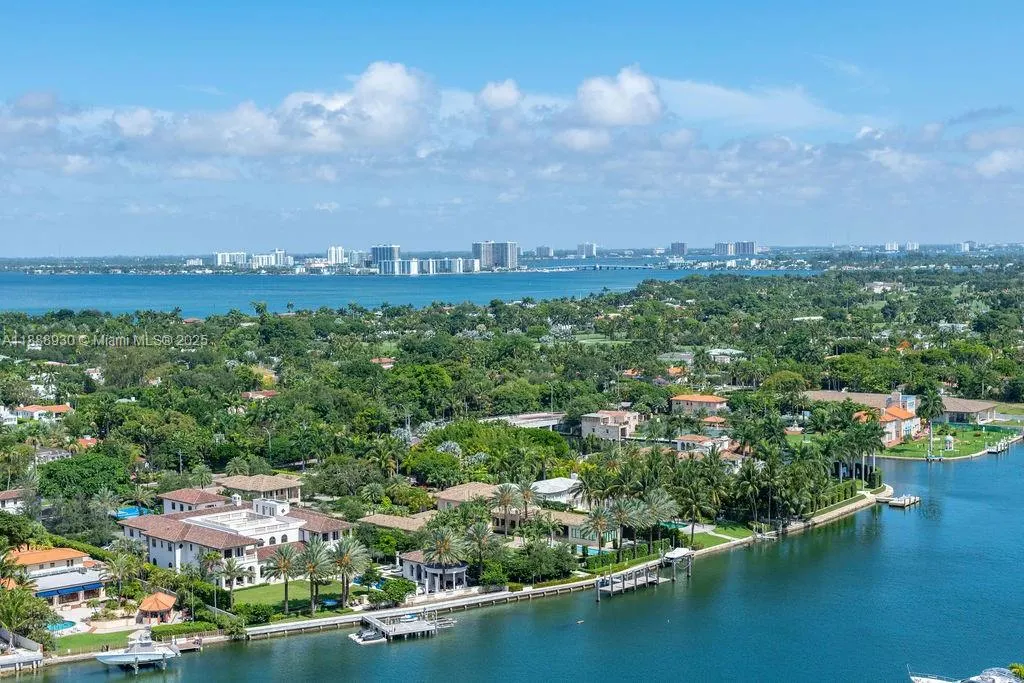 4779 Collins Ave, #2206
