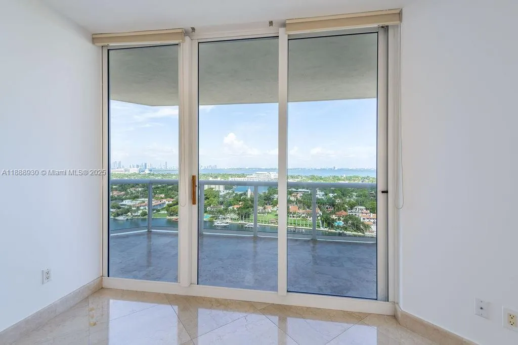 4779 Collins Ave, #2206