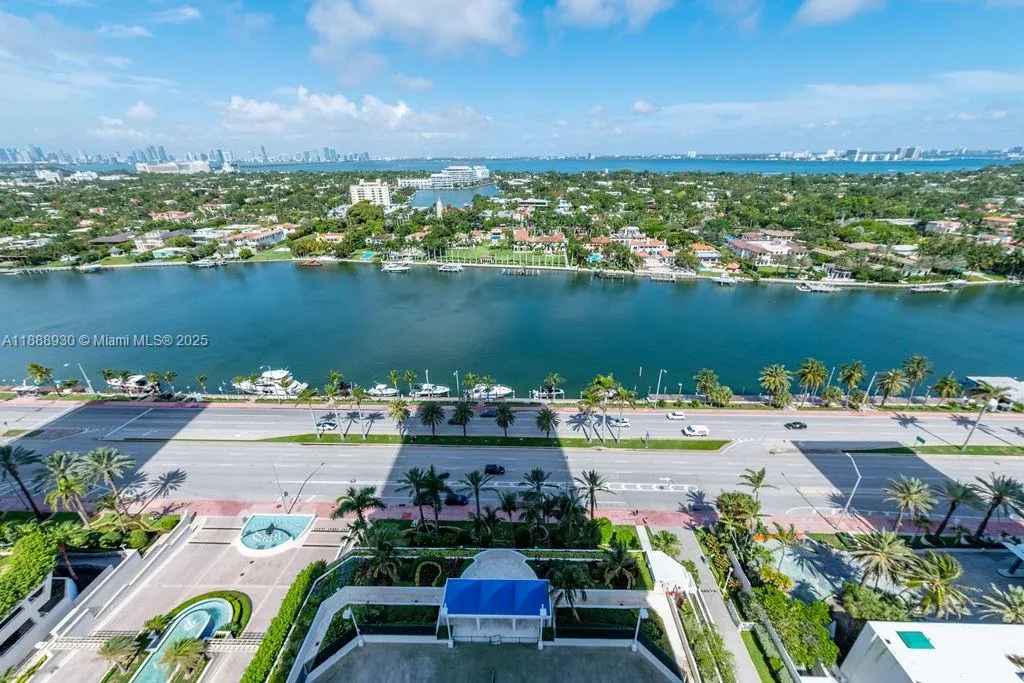 4779 Collins Ave, #2206