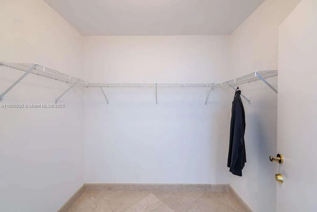 4779 Collins Ave, #2206