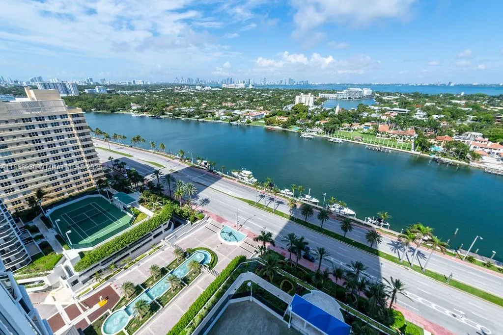 4779 Collins Ave, #2206