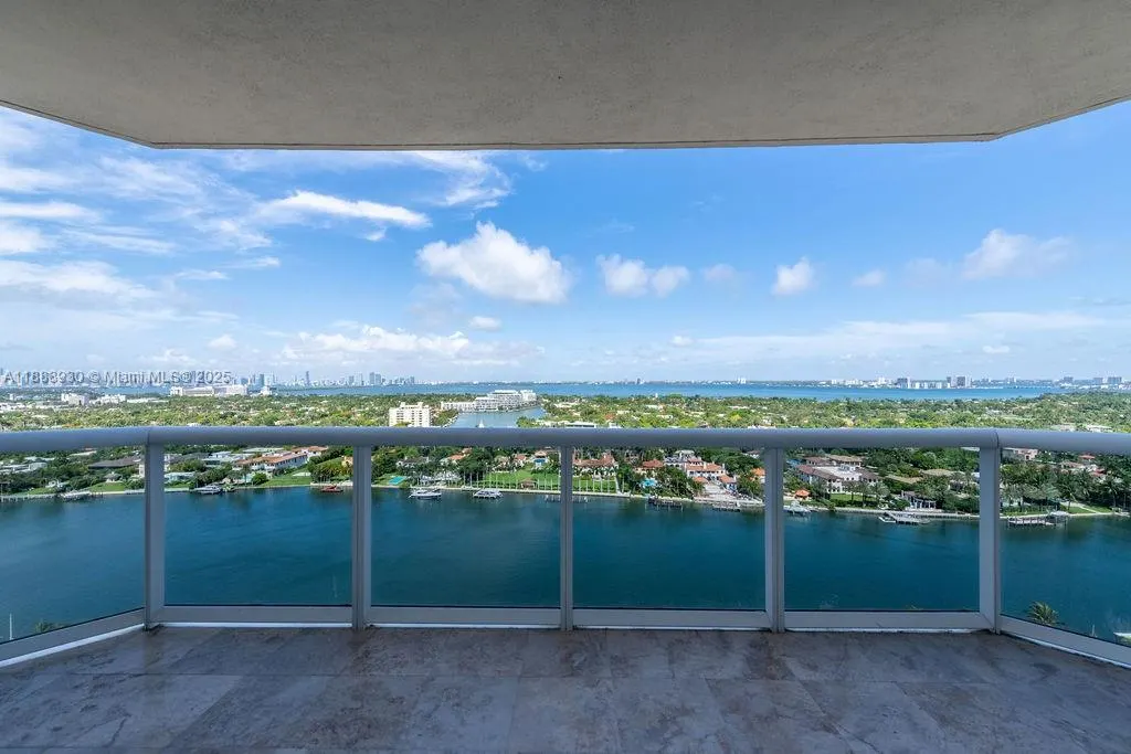 4779 Collins Ave, #2206
